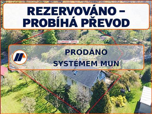 Rodinný dům s lesem, potokem a velkým pozemkem – 15 min od Prahy